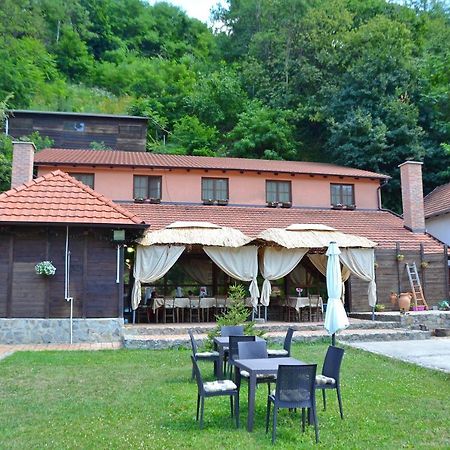 Podrum Miljevic Novi Novi Ledinci Dış mekan fotoğraf